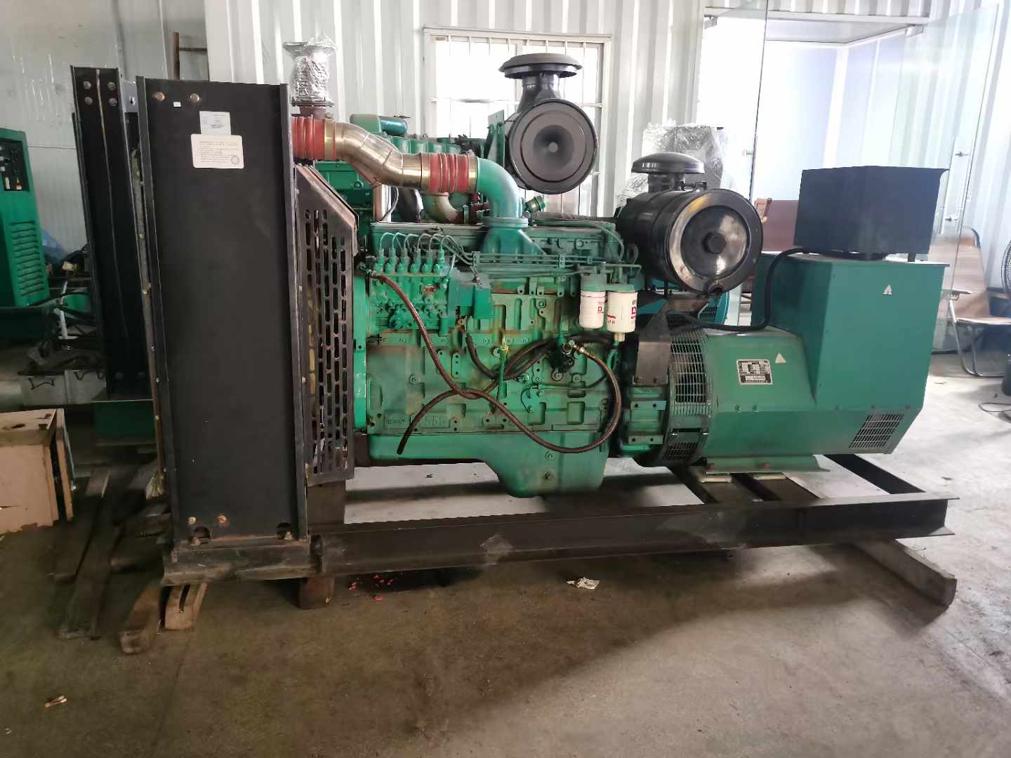 满城发电机租赁如何确定电缆的承载电流是否在安全范围内？