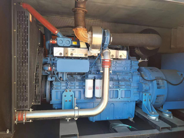 满城柴油发电机组一般有几种电压输出？