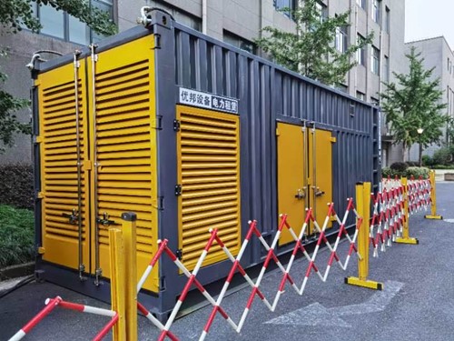 满城如何使用转速表检查发动机的转速？