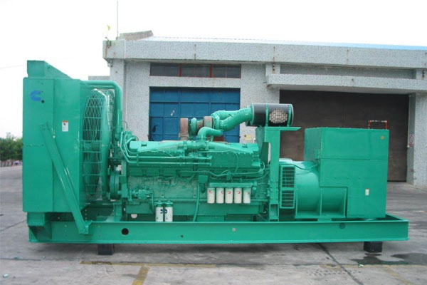 满城工厂发电机应急发电时如何更准确地检查发电机状态？